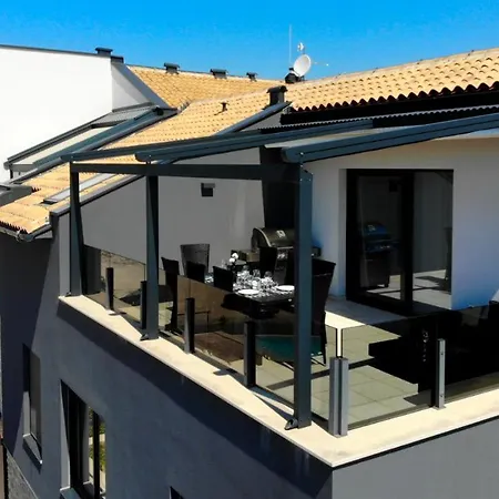Penthouse No6 * מדולין