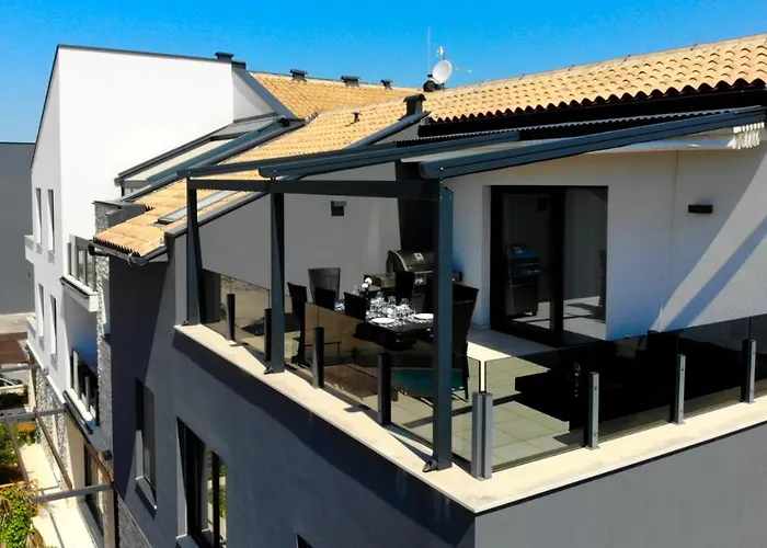 Penthouse No6 * מדולין