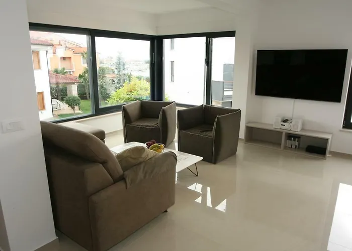 Penthouse No6 *