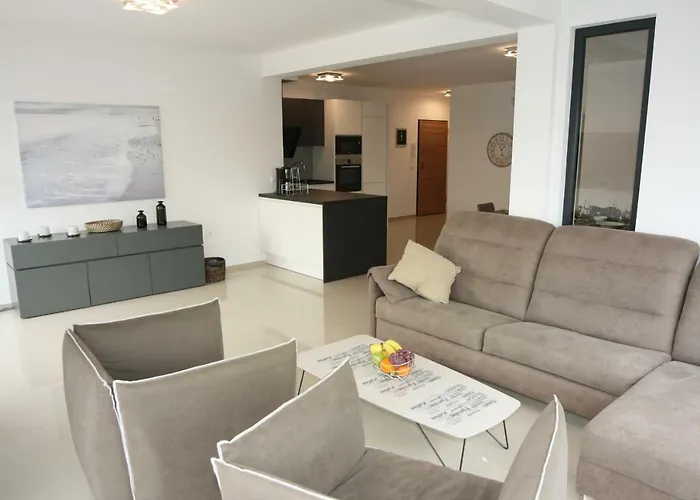 Penthouse No6 *