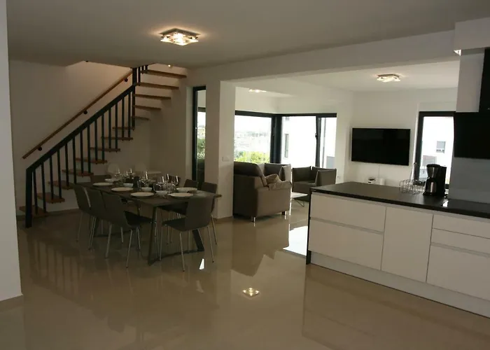 Penthouse No6 *
