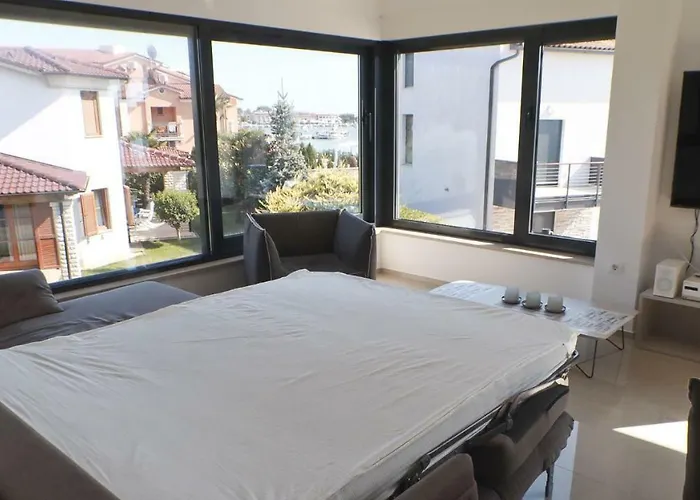 Penthouse No6 *