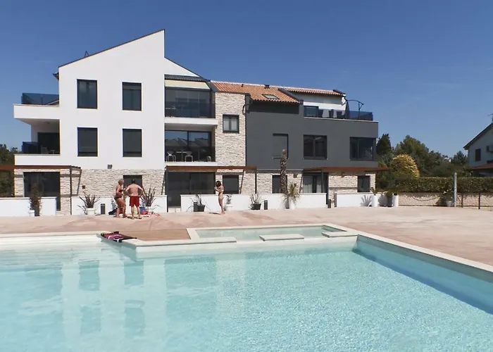 Penthouse No6 * מדולין