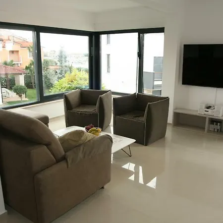Penthouse No6 *