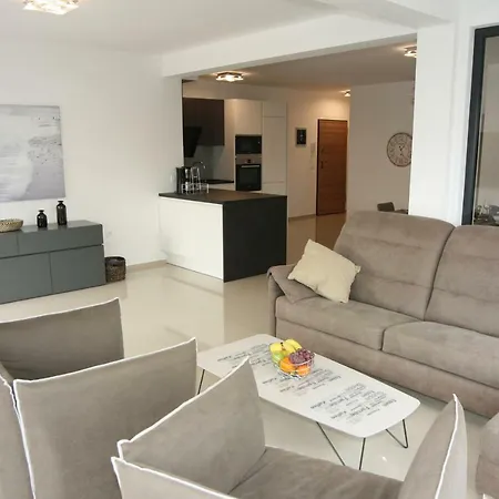 Penthouse No6 *
