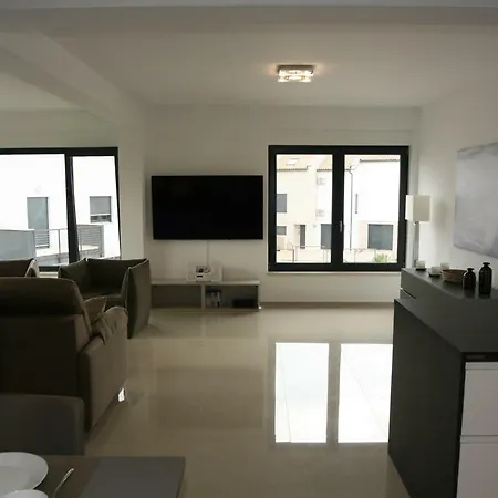 Penthouse No6 Apartment *