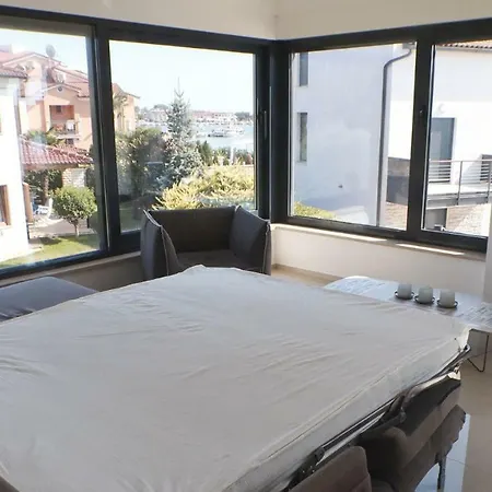 Penthouse No6 *
